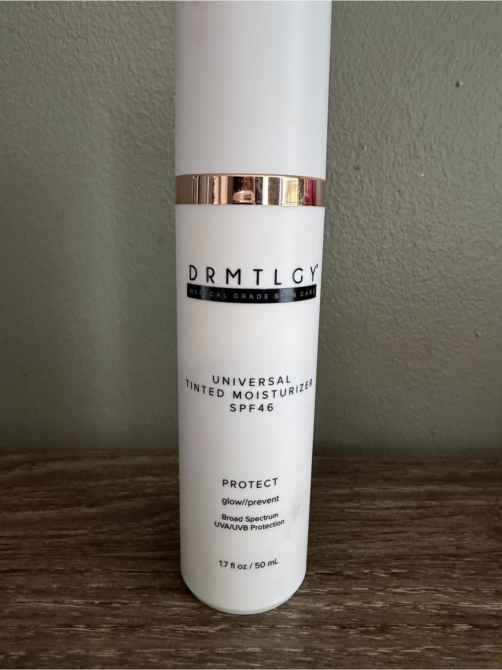 DRMTLGY Universal Tinted Moisturizer SPF46 —